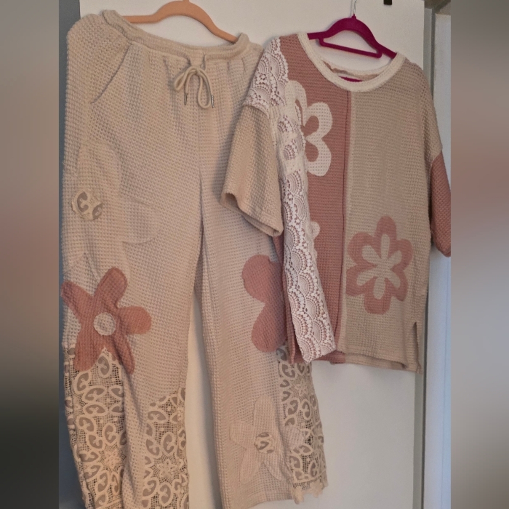 Women's Cream and Pink Pants And Top Set - Picture 2 of 5